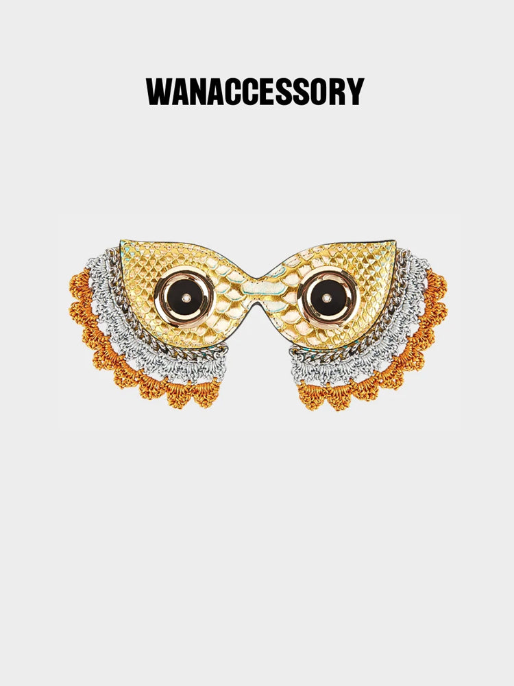 Mask-Stitched Collar