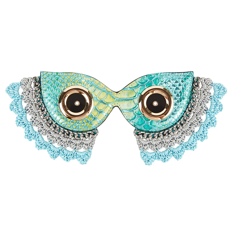 Mask-Stitched Collar